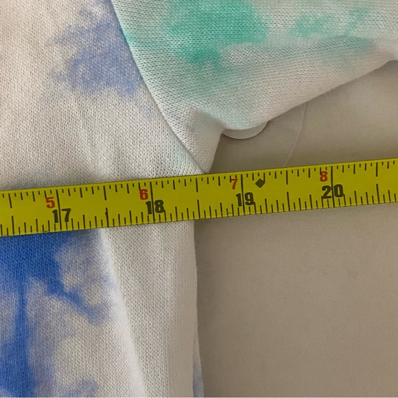 NEW Friends Tie Dye Sweatshirt Size XS - Picture 6 of 7